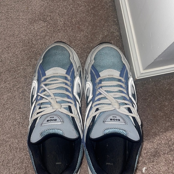 Dior shoes b30 size 9 brand new worn twice and will be cleaned before shipped. - Picture 2 of 2